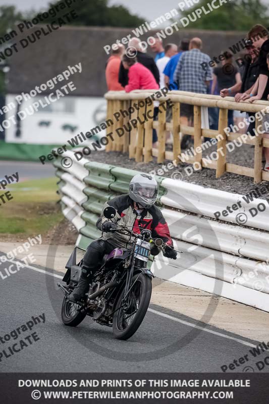 Vintage motorcycle club;eventdigitalimages;mallory park;mallory park trackday photographs;no limits trackdays;peter wileman photography;trackday digital images;trackday photos;vmcc festival 1000 bikes photographs